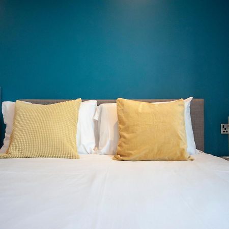 Top Floor Apt - 2 Bed/2 Bath + Private Balcony Londres Extérieur photo