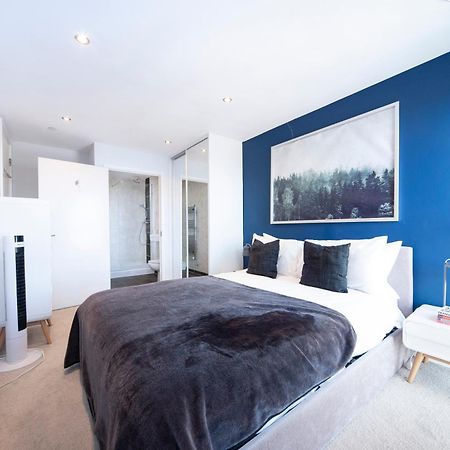 Top Floor Apt - 2 Bed/2 Bath + Private Balcony Londres Extérieur photo