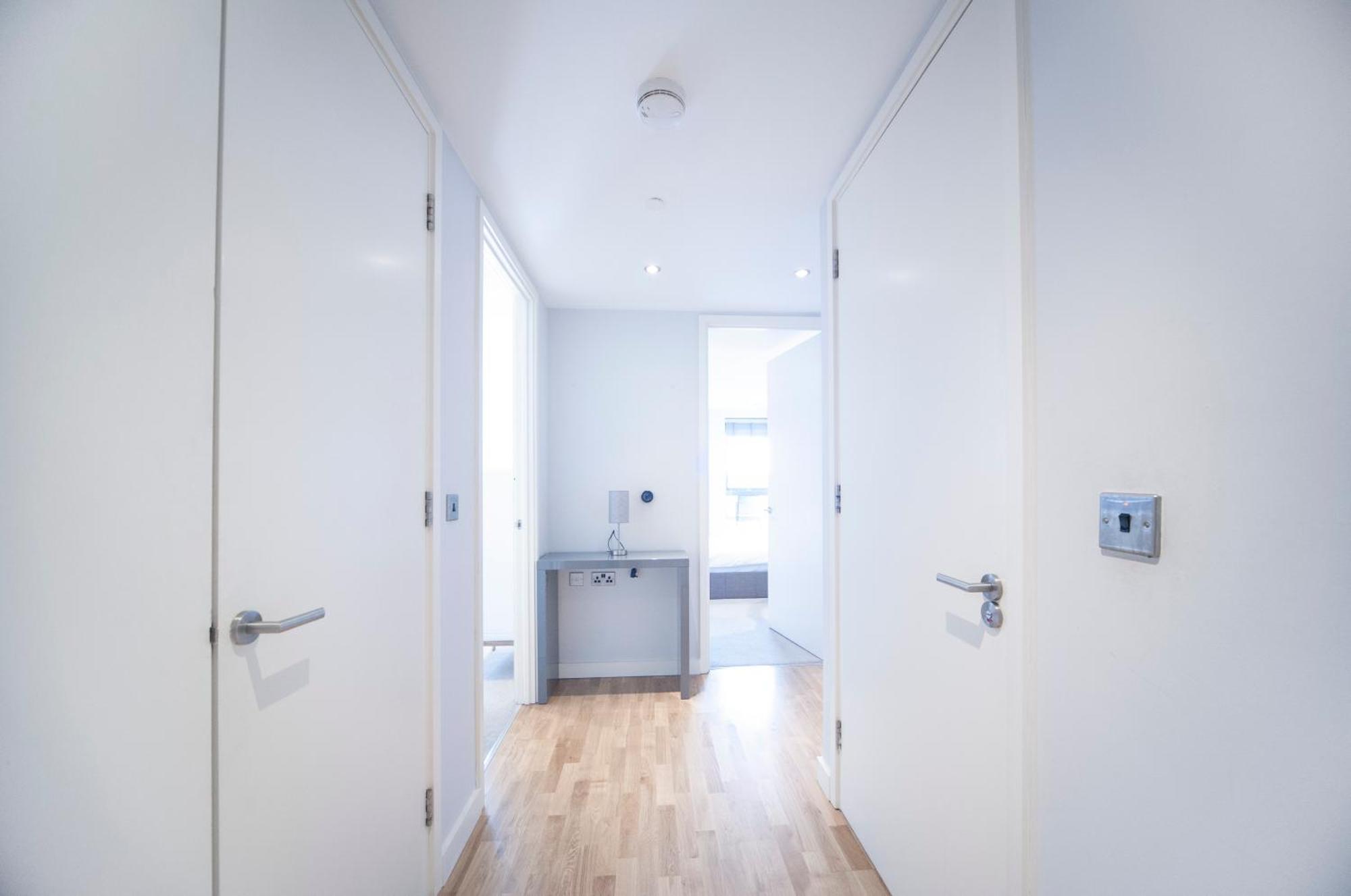 Top Floor Apt - 2 Bed/2 Bath + Private Balcony Londres Extérieur photo