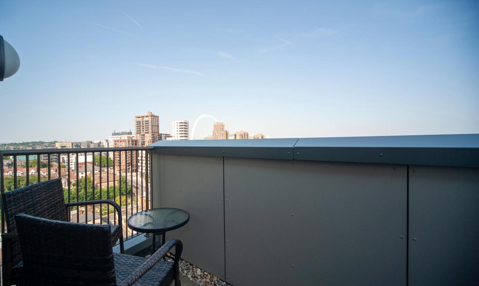 Top Floor Apt - 2 Bed/2 Bath + Private Balcony Londres Extérieur photo