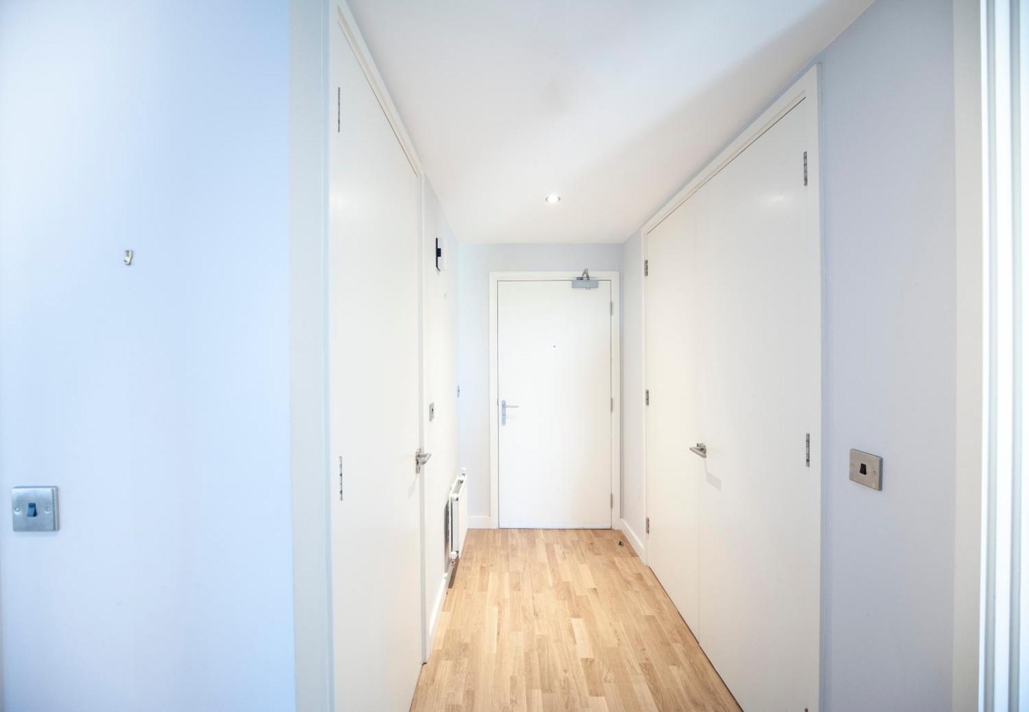 Top Floor Apt - 2 Bed/2 Bath + Private Balcony Londres Extérieur photo