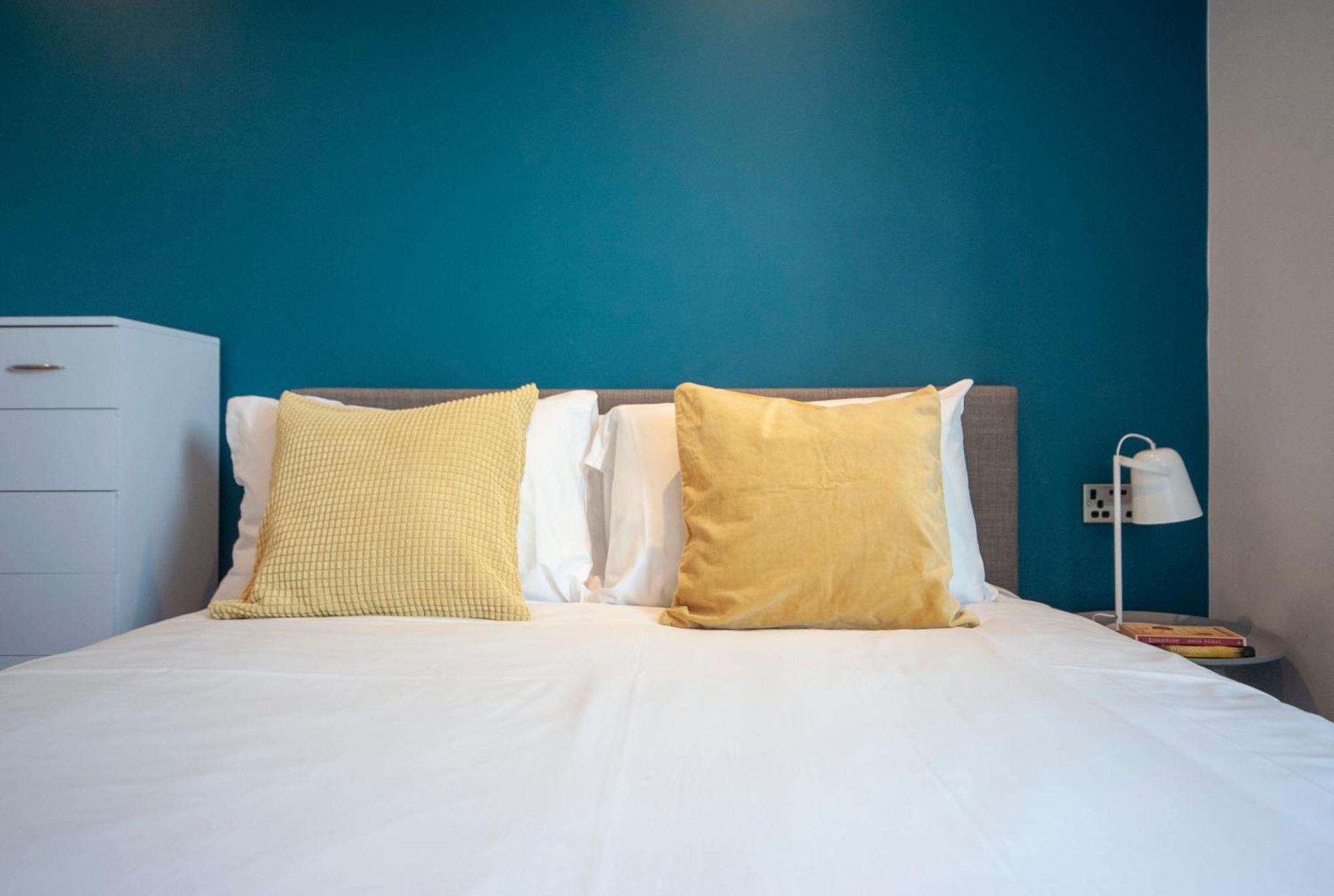 Top Floor Apt - 2 Bed/2 Bath + Private Balcony Londres Extérieur photo