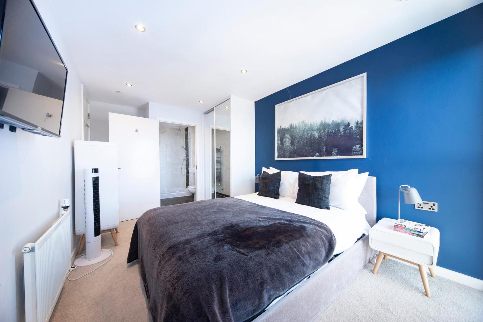 Top Floor Apt - 2 Bed/2 Bath + Private Balcony Londres Extérieur photo