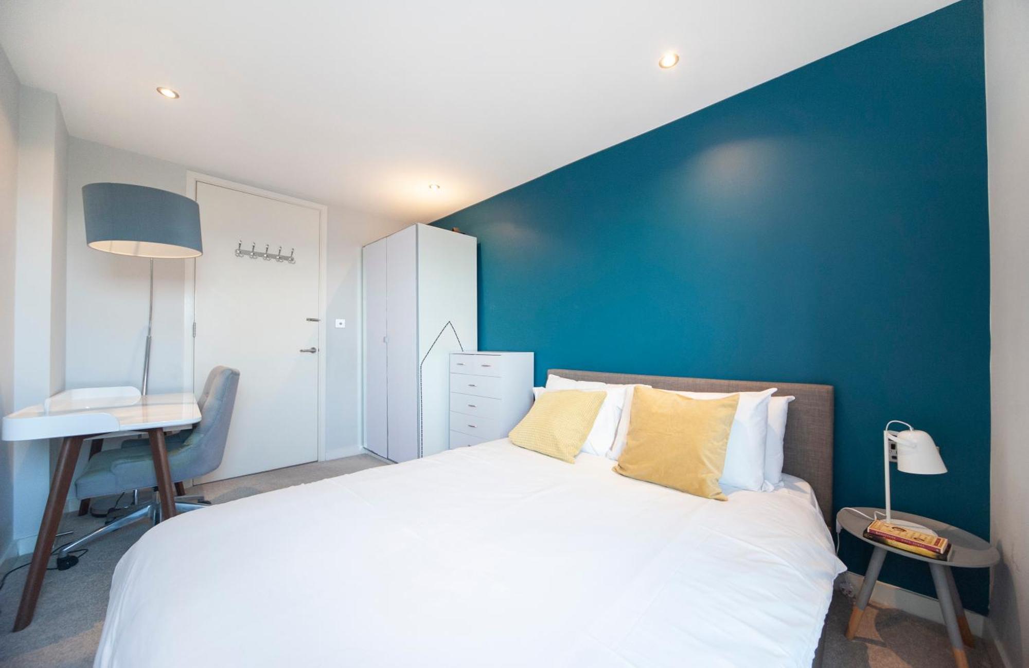 Top Floor Apt - 2 Bed/2 Bath + Private Balcony Londres Extérieur photo