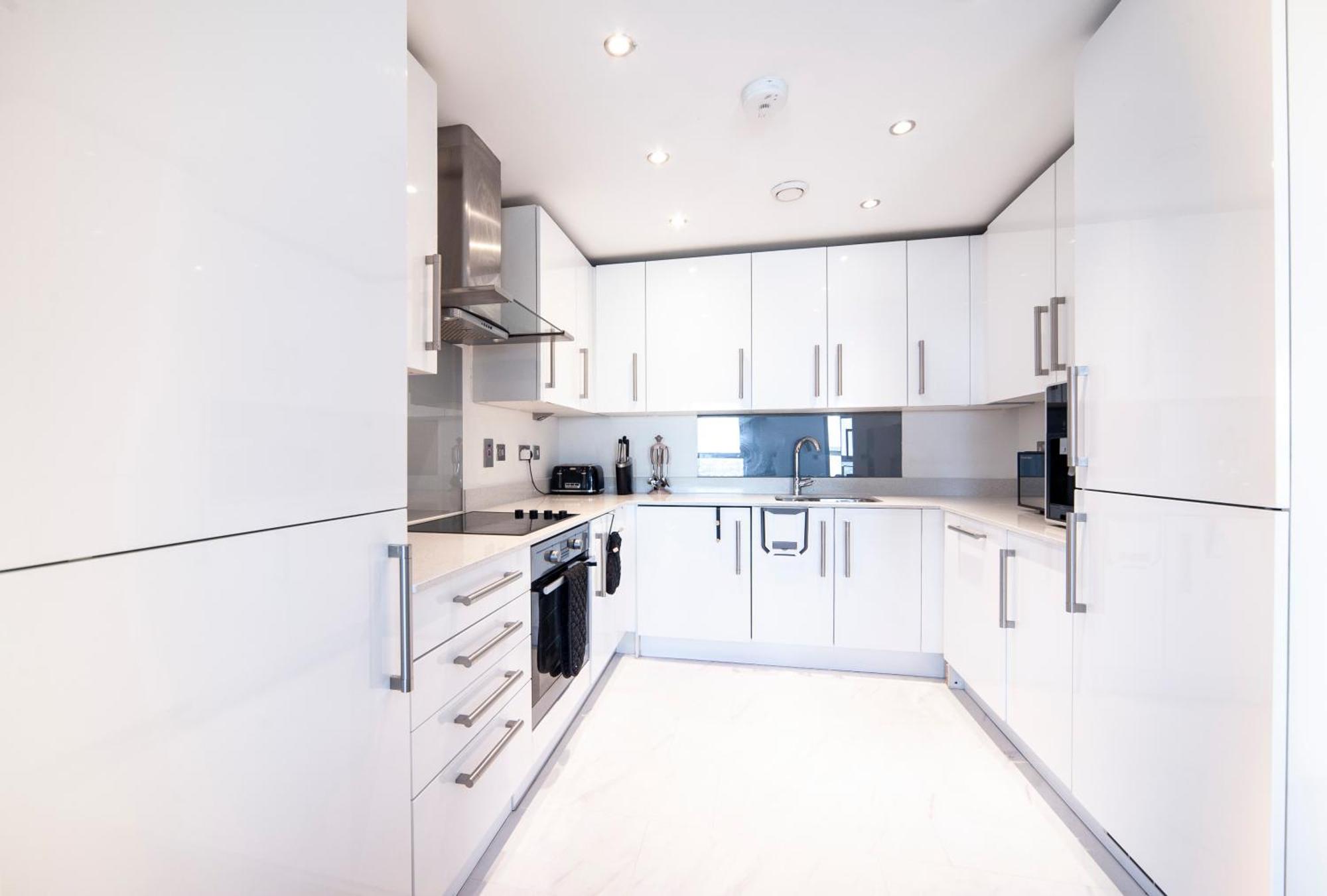 Top Floor Apt - 2 Bed/2 Bath + Private Balcony Londres Extérieur photo