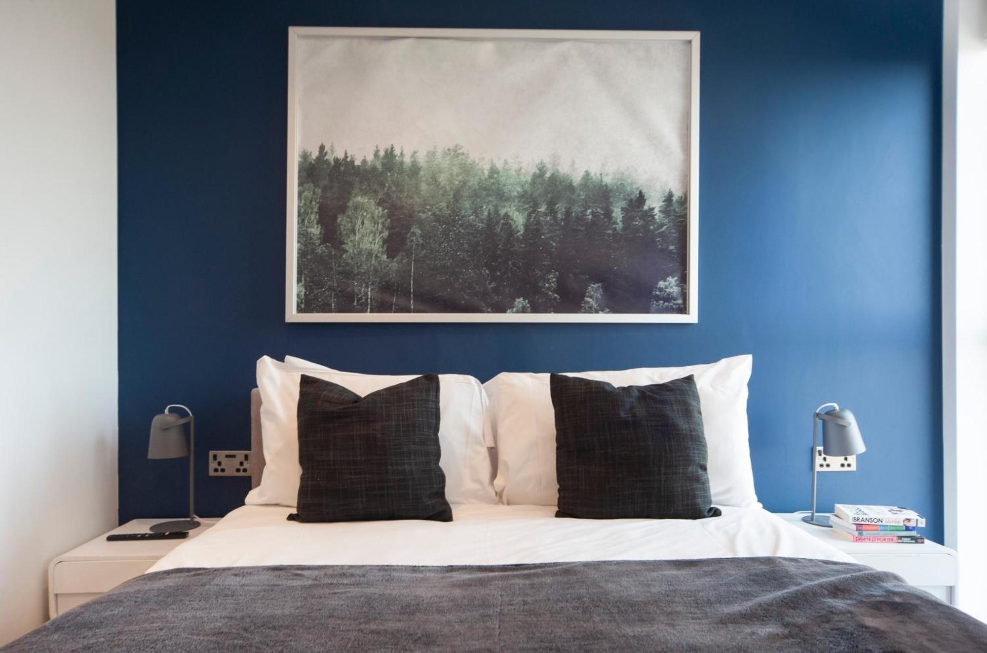 Top Floor Apt - 2 Bed/2 Bath + Private Balcony Londres Extérieur photo